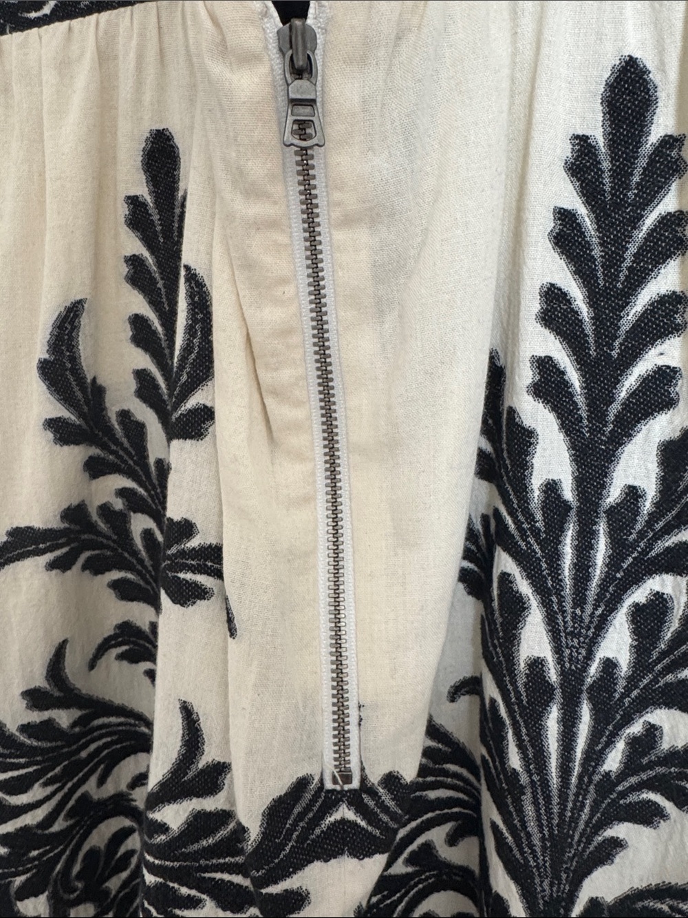 Alice + Olivia White Tiered Maxi Dress with Corset Back - Never worn size 12 - Picture 6 of 8